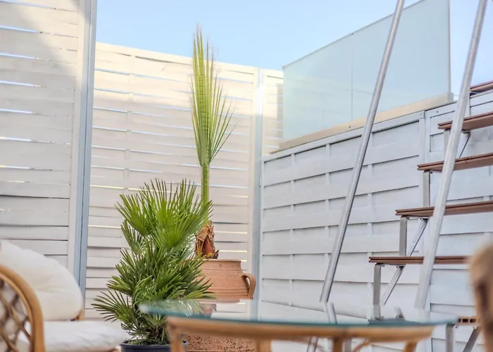 City Apartment With Heated Rooftop Pool