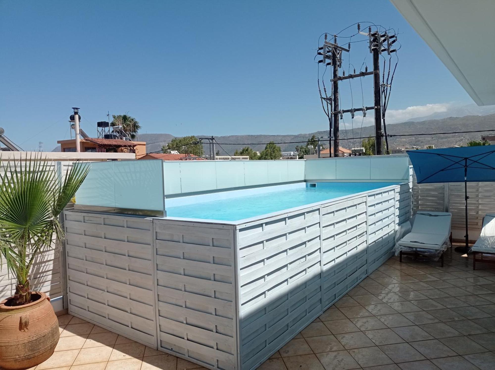 Apartment With Heated Rooftop Pool