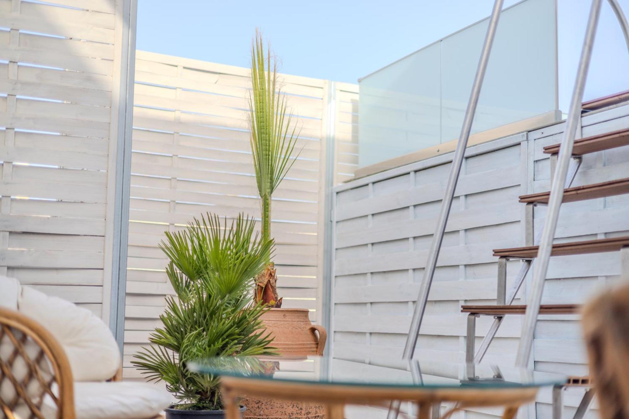 With Heated Rooftop Pool Apartment *