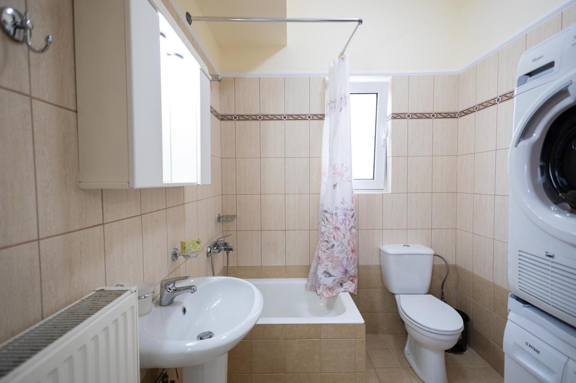 With Heated Rooftop Pool * Chania (Crete)