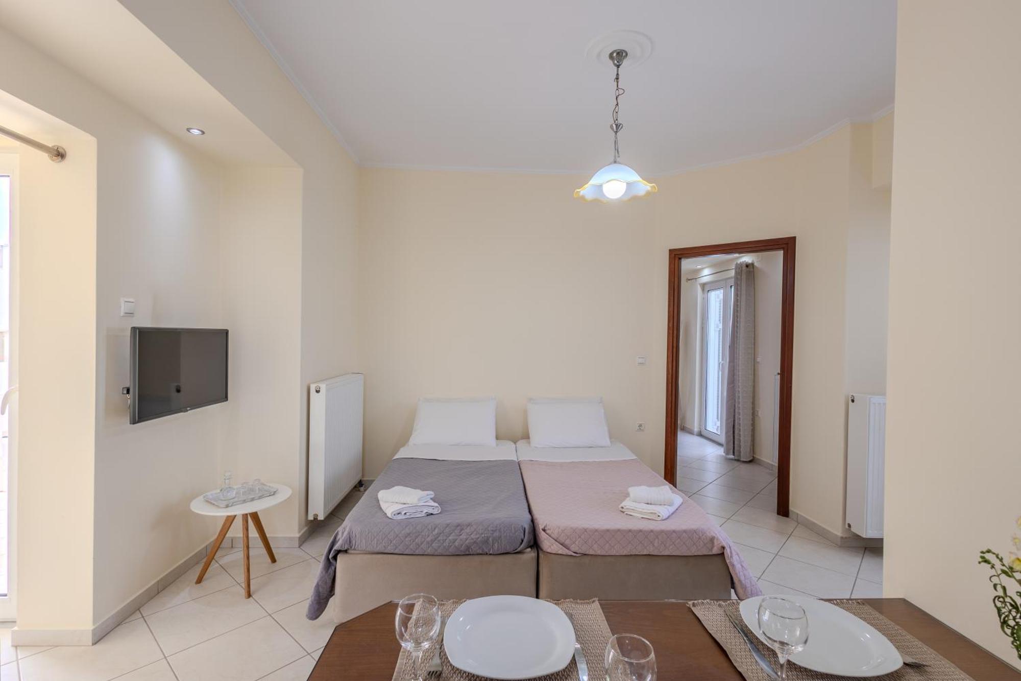 With Heated Rooftop Pool Apartment *